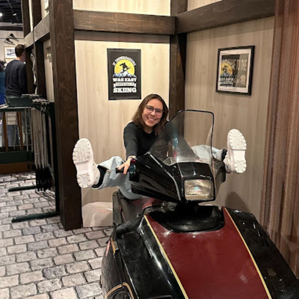 Meet your Posher, Monica